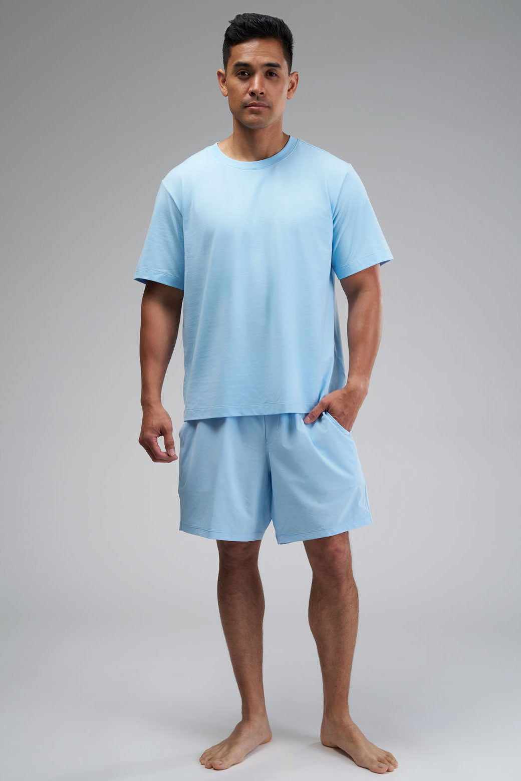 Performance shorts with side and hidden zip pockets, built for movement and all-day wear.