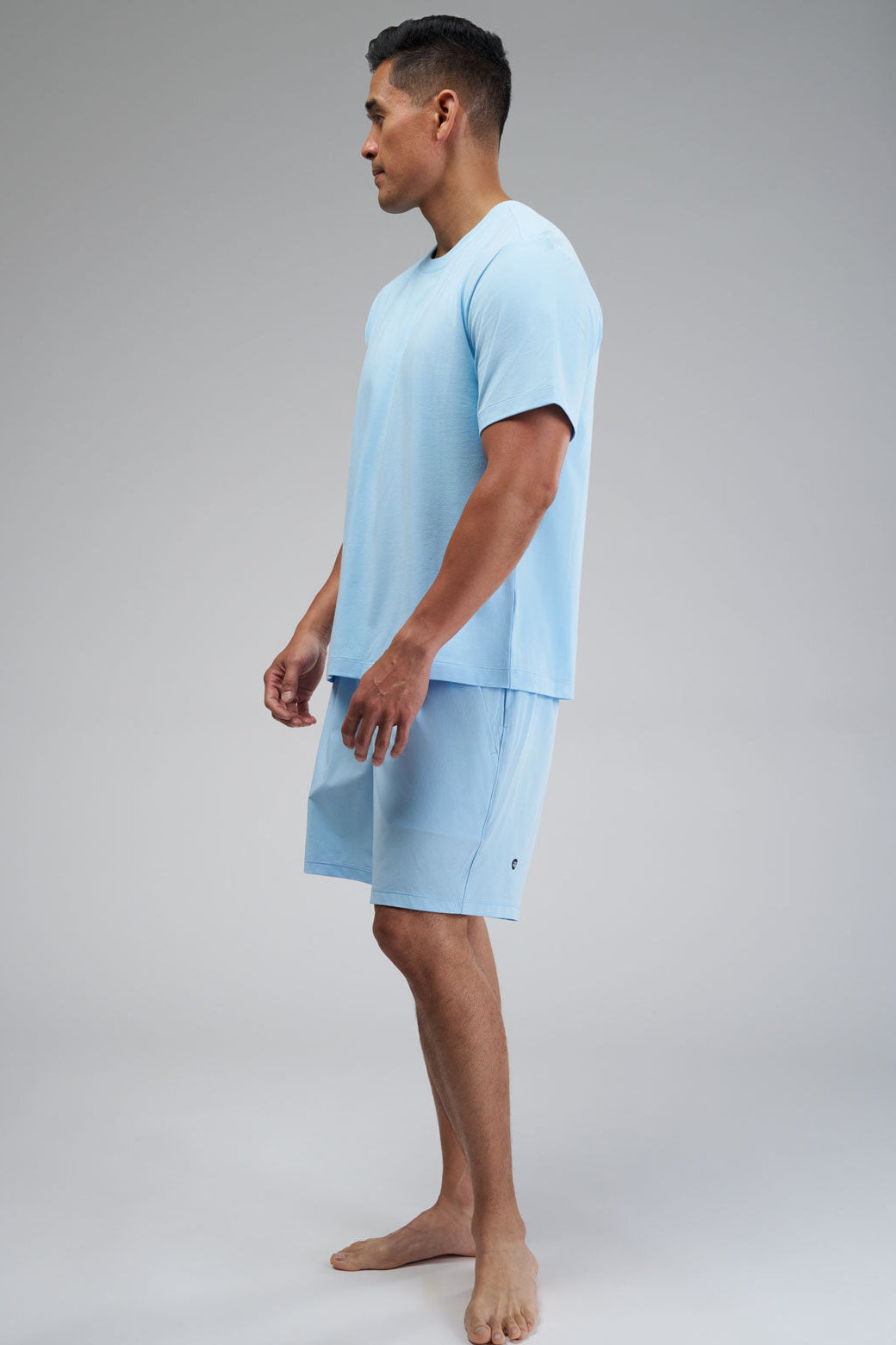 Performance shorts with side and hidden zip pockets, built for movement and all-day wear.