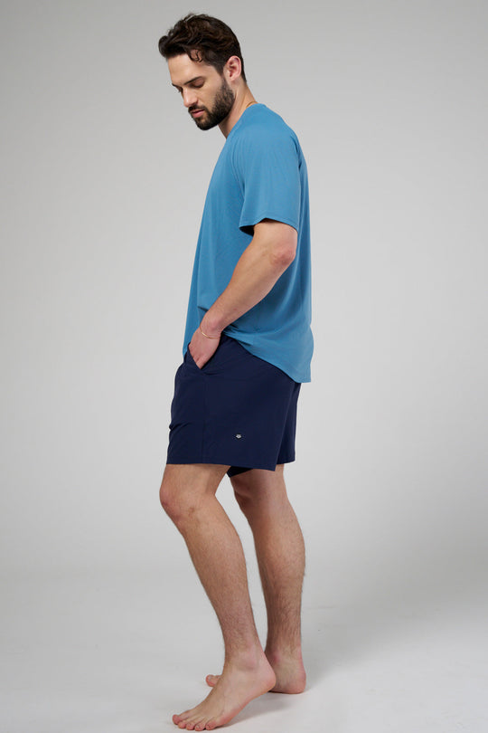 Performance shorts with built-in lining and pockets, designed for movement and all-day comfort.