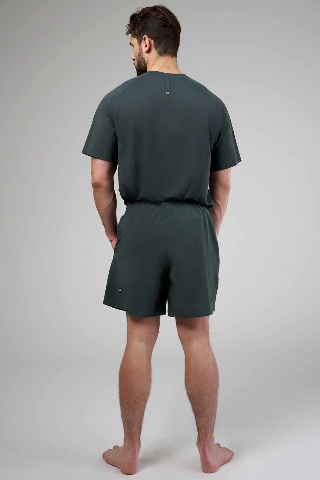 Performance shorts with built-in lining and pockets, designed for movement and all-day comfort.