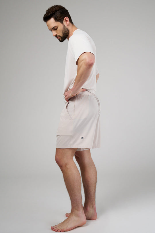 Performance shorts with built-in lining and pockets, designed for movement and all-day comfort.