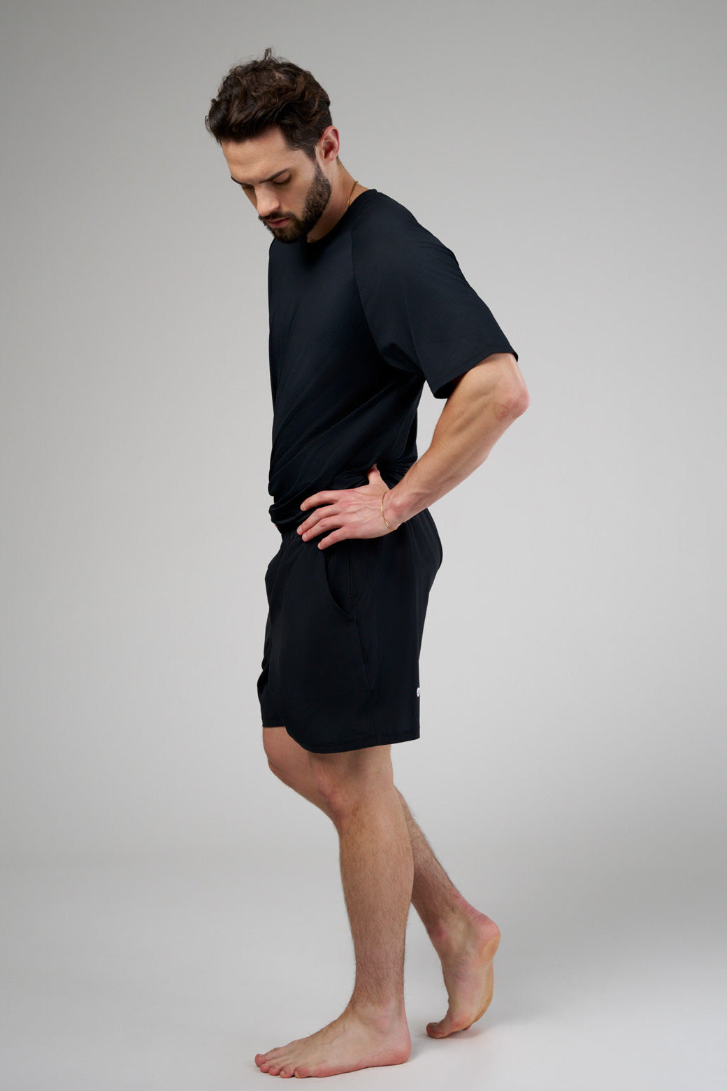 Performance shorts with built-in lining and pockets, designed for movement and all-day comfort.